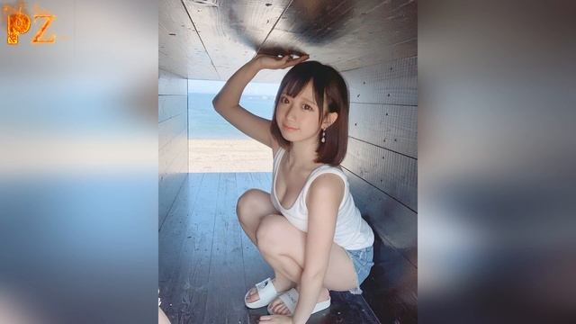 27-ми летняя девушка с детским лицом / Взрослая блогерша из Китая смотреть онлайн