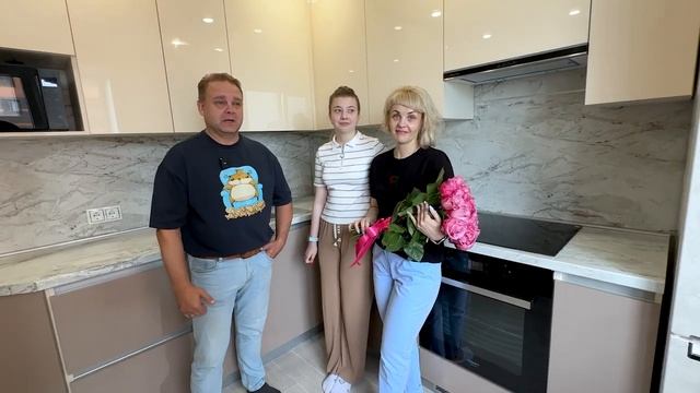 Просторная кухня в светлых тонах на заказ в Твери. #кухни #мебельназаказтверь #оранжмебель смотреть онлайн