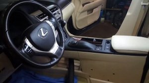 Процесс чистки салона Lexus RX