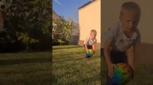 Как научить бросать мяч. Физическое развитие дети.