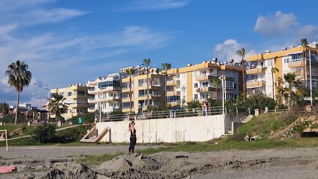ЗИМА В АЛАНИИ ЗАКОНЧИЛАСЬ. СОЛНЕЧНАЯ СУББОТА, ЧТО НА ПЛЯЖЕ. ПРОВЕРКА АВТОБУСОВ. МОИ КОТЫ ДЕРУТ СТЕН