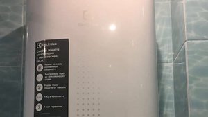 Электрический водонагреватель Electrolux EWH 50 Royal