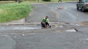 Пьяный в луже