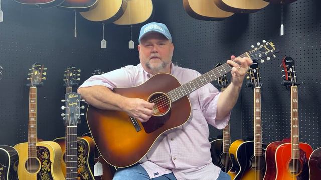 Gibson Custom Shop Fuller's Exclusive Early 40's J-45 Historic Legend смотреть онлайн