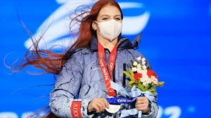 Трусова одну медаль выбросила, а другую...