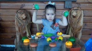 МИЛАНА режет ФРУКТЫ и ОВОЩИ на ЛИПУЧКАХ