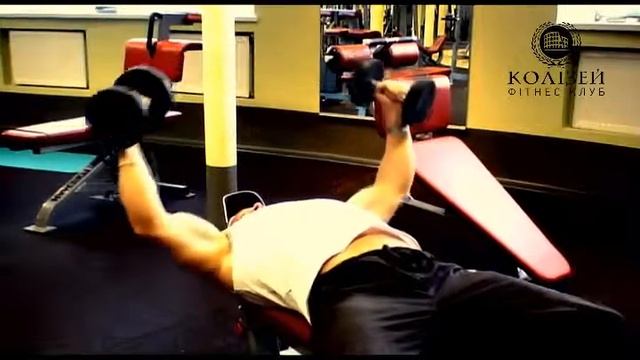 Разведение гантелей на скамье смотреть онлайн