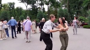 НЕДОЛЮБИЛА! ТАНЦЫ В ПАРКЕ ГОРЬКОГО ХАРЬКОВ СЧАСТЛИВЫЕ ДНИ