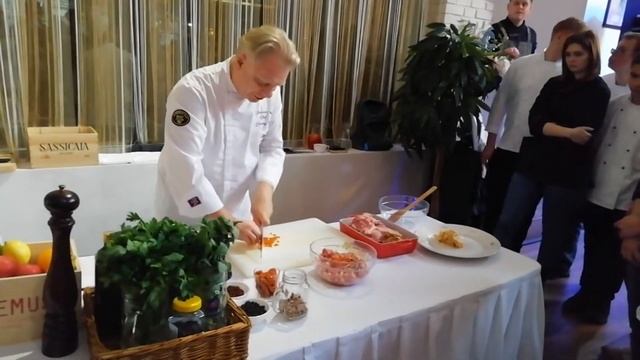 Рождественский рулет от шеф-повара парк-отеля "Воздвиженское" Дмитрия Васильева