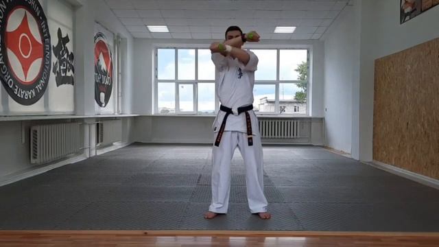 Киокушинкай каратэ. Тренировка с гантелями дома?
