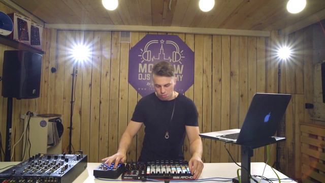 LEO N - Special For Moscow DJs Academy (Uppercuts)