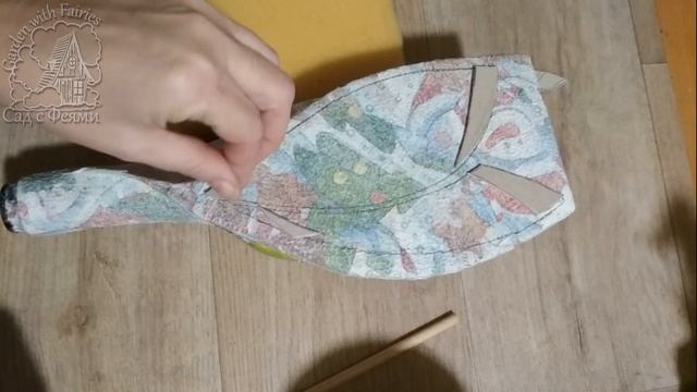 DIY Яркая Ваза для Цветов из стеклянной Бутылки и Картона смотреть онлайн