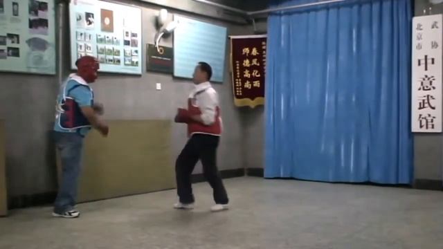 Пекинская Академия Ицюань-12 / Ицюань Туйшоу с ударами / Yiquan Push Hands with punches (13.10.09)