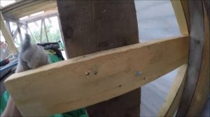 Усиливающая укосина на длинной стене сарая
