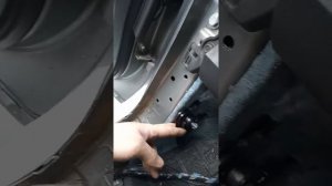 Замена троса капота Форд Гэлакси 3 с 2006 года.