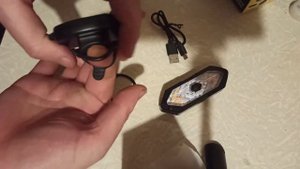 Велофонарь задний с указанием поворотов пульт управления fy1820