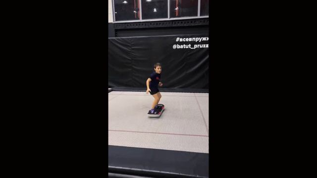 Батутный центр Пружина часть 1 смотреть онлайн