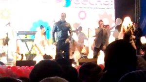 9 Мир Поёт гимн ТРЦ Весна Барнаул 2013