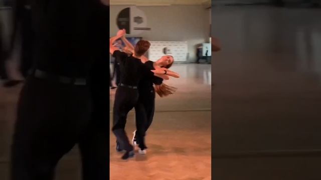 Beautiful waltz ? #dance #dancesport #top #dancevideo #standard #top10 #toptrending #trending #tren смотреть онлайн