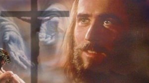 Когда, сияя, солнышко восходит