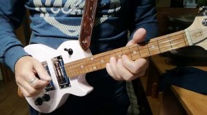 Электроукулеле на небольшом перегрузе. Fuzz on electric ukulele tenor. Demi Lovato - Stone Cold.