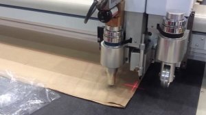 Планшетный режущий плоттер, резка осциллирующим ножом, в работе на выставке - 136