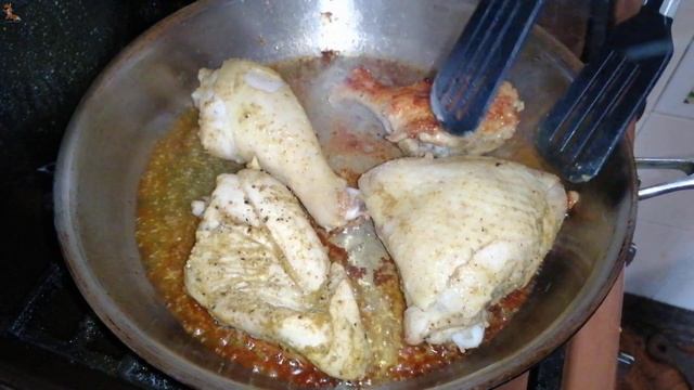 ЖАРЕНАЯ КУРИЦА НА СКОВОРОДЕ. Наивкуснейшая, с аппетитной корочкой, сочная, и нежная!