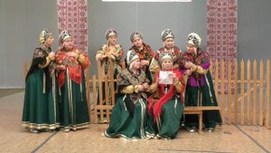 Ансамбль «Русская окраина» - На скамеечке с подружкой