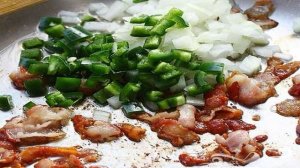 Грибы, фаршированные беконом