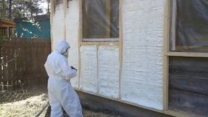 Утепление дома из бруса пеной