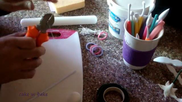 طريقة عمل زهرة الفوشا من عجينة السكر how to make gumpaste fuchsia смотреть онлайн