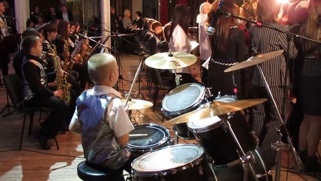 С Днем Рождения - Оркестр Little Band и барабанщик Варфоломеев Даниил смотреть онлайн