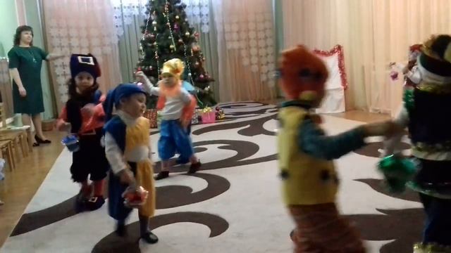 Новый год 2017 разновозрастная группа смотреть онлайн