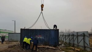 Работа На ПРЕДЕЛЕ,Автокран МАЗ "МАШЕКА" достаёт 20футовый контейнер на полный вылет.