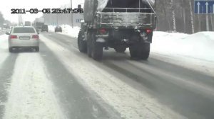 перед  Уралом закрутило легковушку