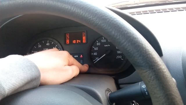Как смотреть количество бензина в баке на Логане! смотреть онлайн