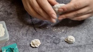 Литьевой гипс - пробую заливку в молды)