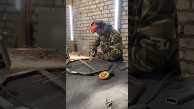 Шикарный стол из эпоксидной смолы с подсветкой ?#столы #столрека #столназаказ #слэбы #слэб #лофт