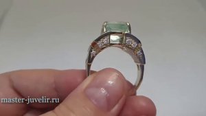 Золотая печатка с бриллиантами и большим изумрудом