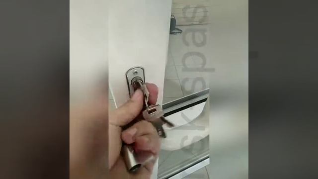 Вскрытие цилиндрического замка пластинкой двери в Новосибирске https://nsk-spas.ru