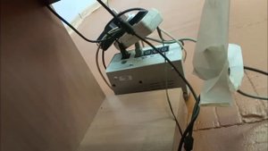 Сижу под столом учителя на уроке