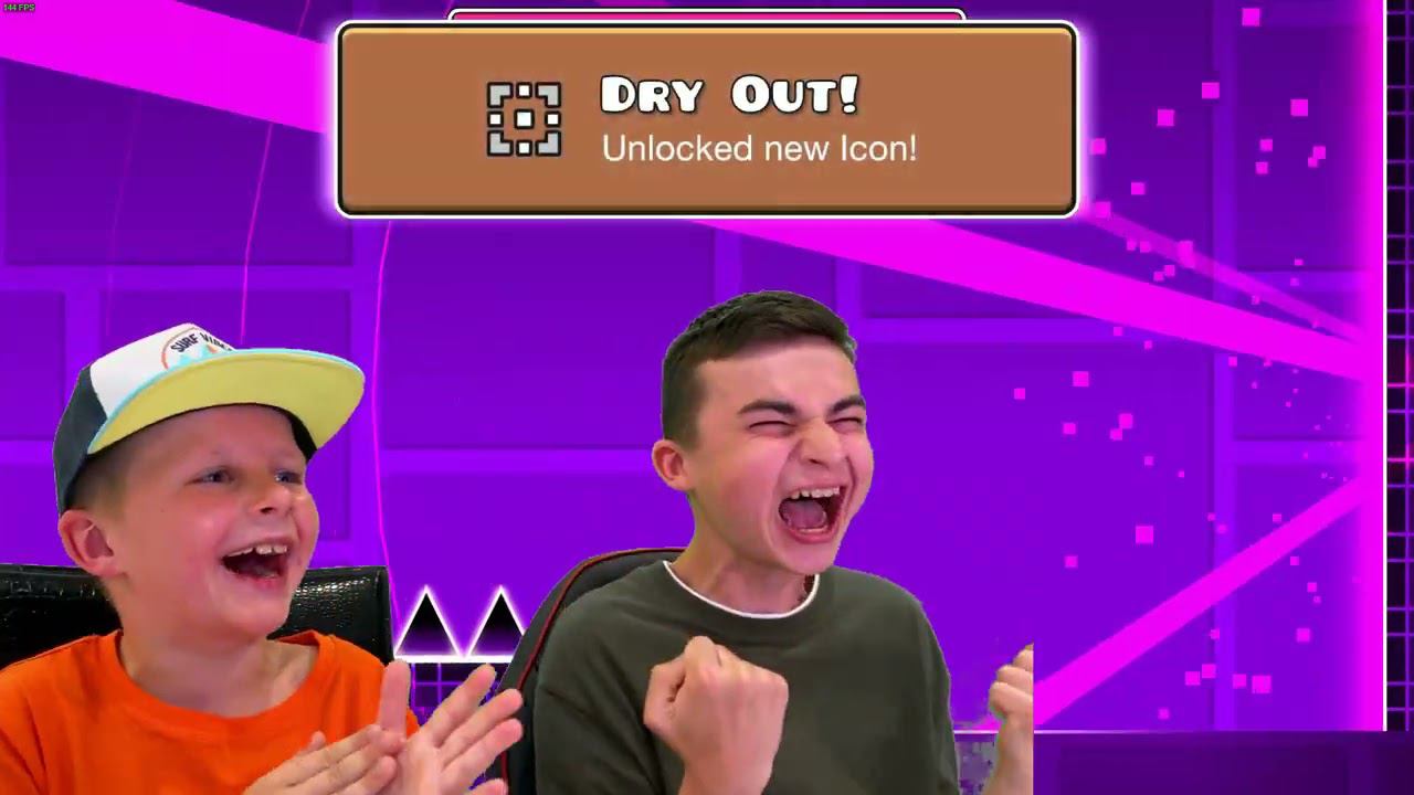 ПРОШЕЛ МЕГА СЛОЖНЫИ УРОВЕНЬ С ПЕРВОИ ПОПЫТКИ!  Geometry Dash с Crazy Богдаш!