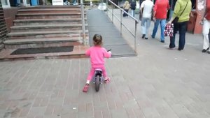 Транспорт для детей. Беговел. Яна катается на беговеле. a bicycle