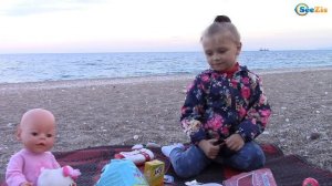 Кукла Беби Борн и Ярослава. Пикник на берегу моря. Видео для детей. Doll Baby Born