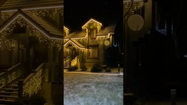 ?+79956561321?Монтируем подсветку по кровле коттеджа Подсветка фасада нюансы и тонкости установки?️