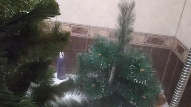 Искусственная сосна "Ёлочка" тоже хорошо реагирует на горячий душ??? смотреть онлайн