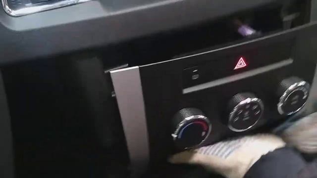 УАЗ ПАТРИОТ !СНИМАЕМ ПЕРЕДНЮЮ КОНСОЛЬ ПАНЕЛИ смотреть онлайн