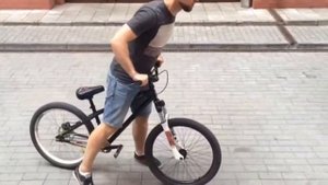 Копия видео "Как научиться делать банихоп на велосипеде за 1 день"