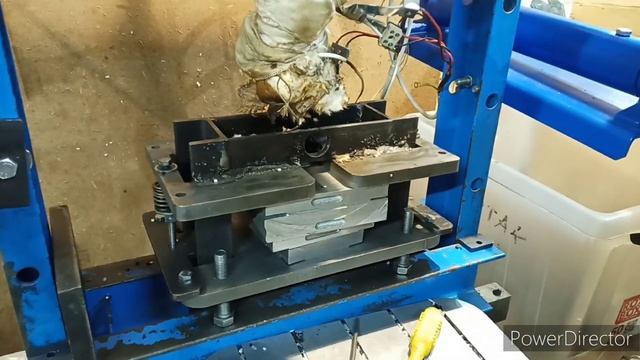 Держатель для телефона в ванну. Пнд птр 10. ВЛМ 120 куб. 1 деталь в форме. смотреть онлайн