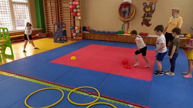 Спортивный праздник для детей 5-6 лет "Космонавтом стать могу!" смотреть онлайн